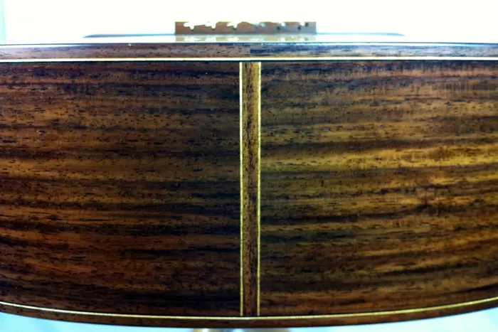 Rosewood classical guitar: side seam at the tail